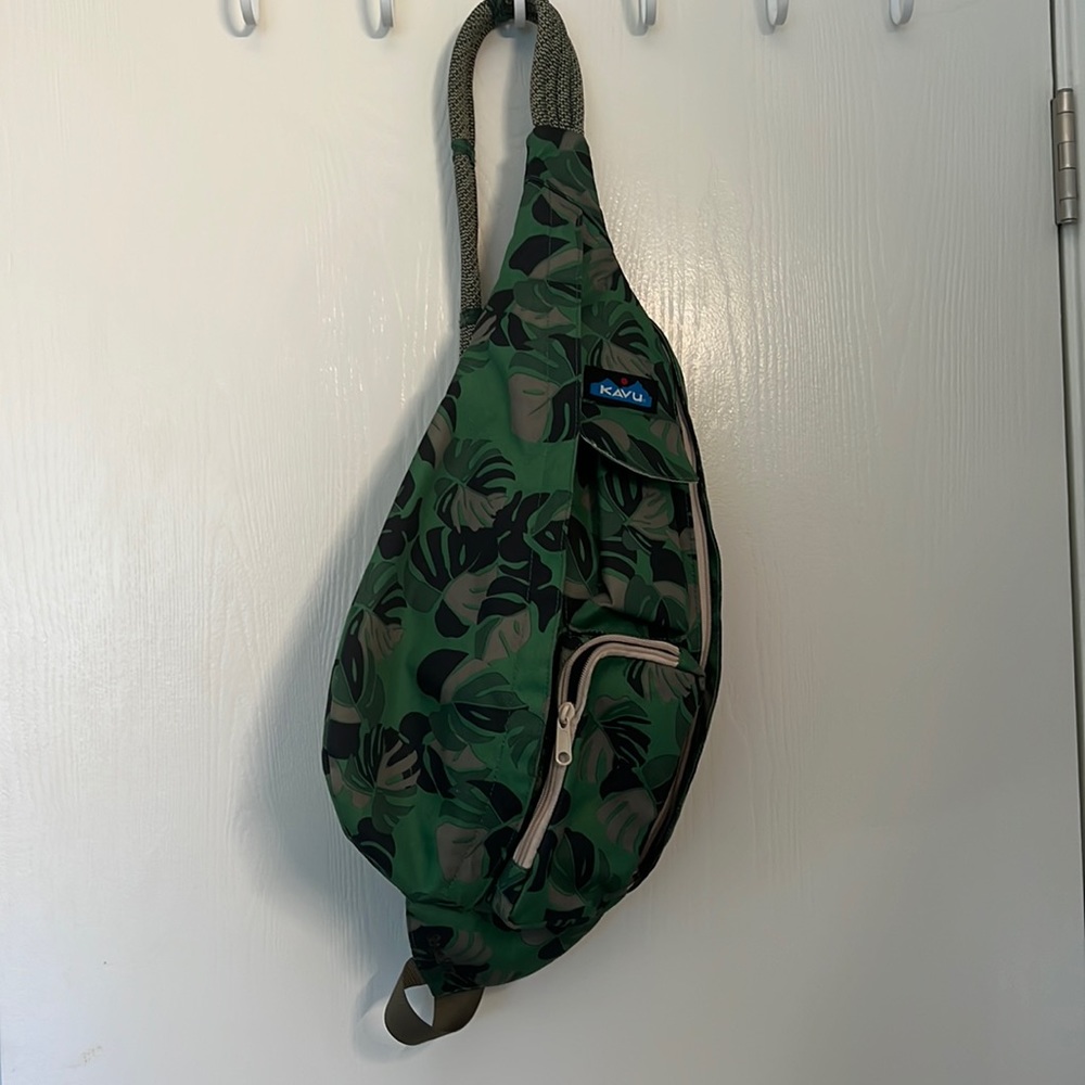KAVU sling bag- Monsterra pattern green EUC